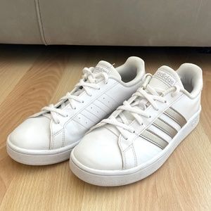 ADIDAS GRAND COURT SIZE 8 WHITE GOLD LEATHER SNEAKERS EE7874